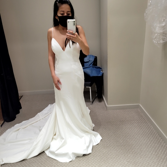 Allure Bridal Size 4 #9603 Bow Back Wedding Dress - Picture 5 of 5